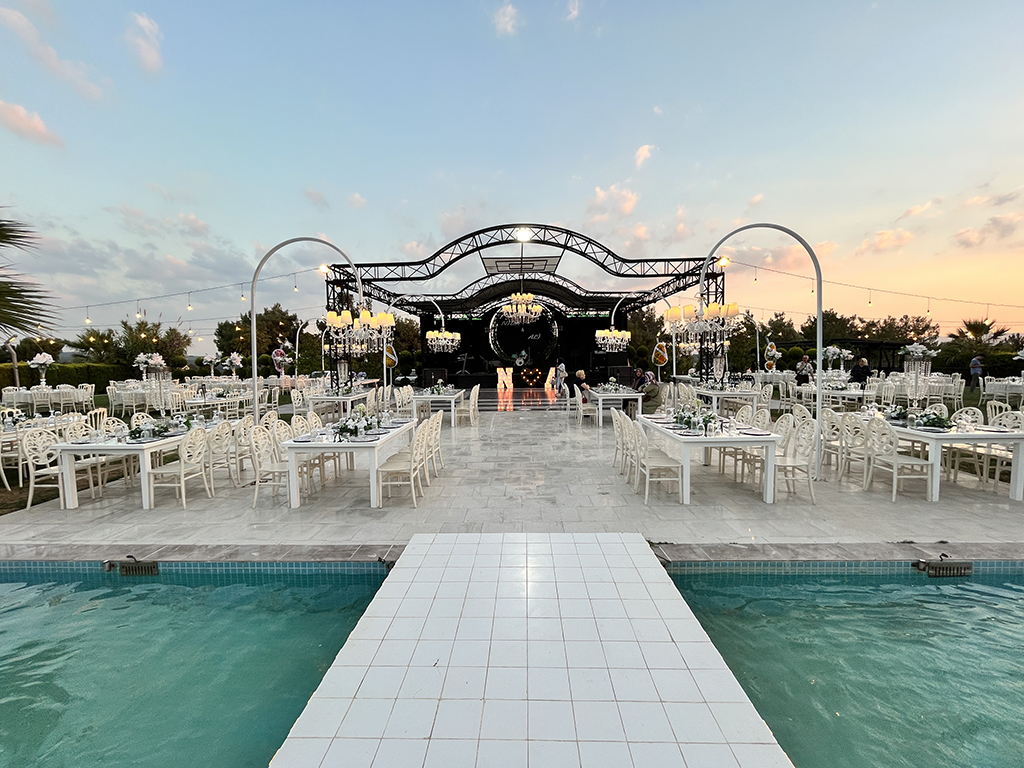 Karnaval Luxury